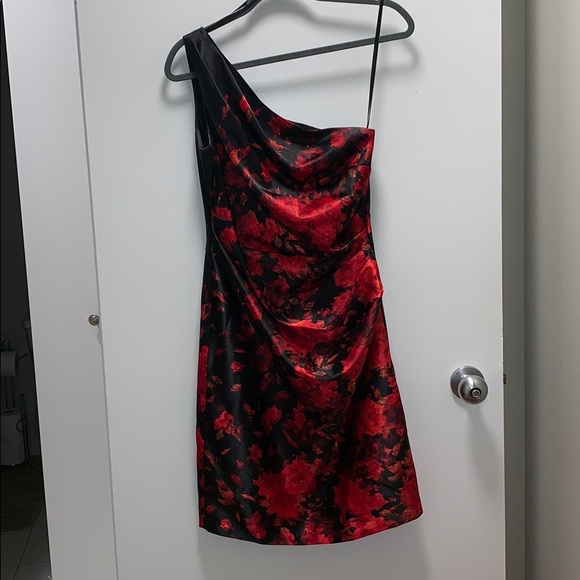 Black and red silk cocktail dress - Picture 1 of 3